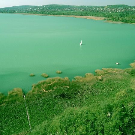 דירות Balatonfůzfő Fuzliget Surf Garden מראה חיצוני תמונה